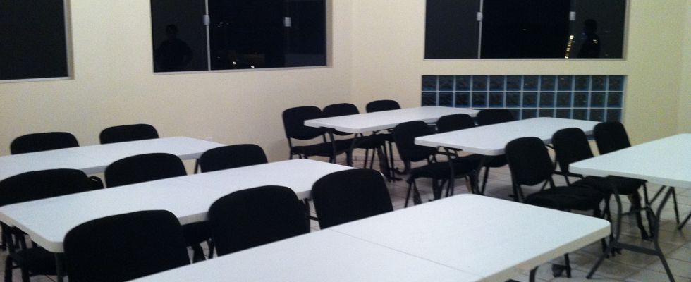 Salas de aula confortáveis com laboratórios bem equipados