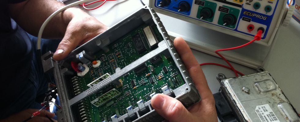 Reparo avançado em centrais de injeção eletrônica